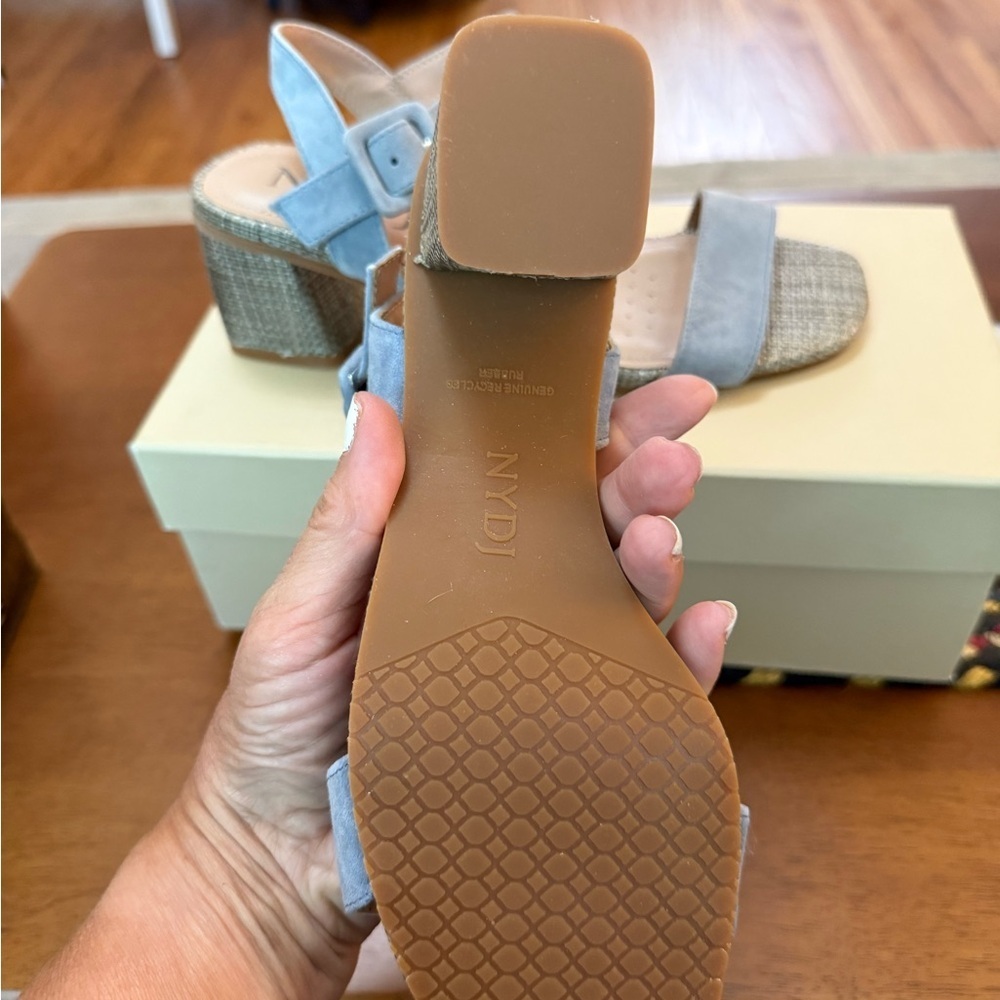 Nydj suede Women's Blue Sandals sz 7 NEW $130 retail - Picture 2 of 6